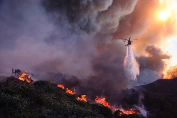 Teoriile experților despre propagarea focului în incendiile care au distrus Los Angeles-ul