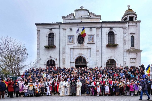 Sărbătoare de Praznic. Tăierea plăcintei Sfântului Vasile la Biserica Greacă Methamorphosis