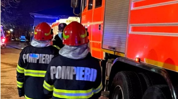 Cadavrul unui bătrân a fost descoperit în podul unei case care a luat foc