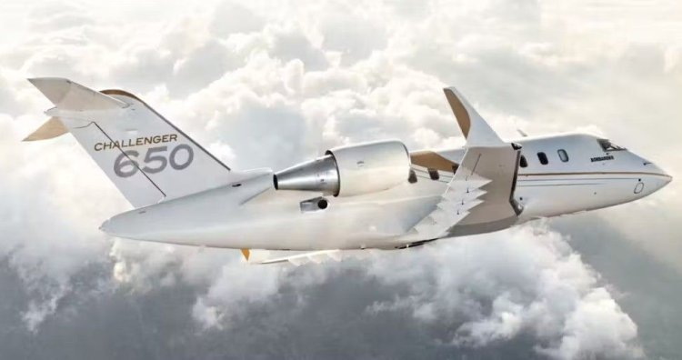 Un avion de spionaj patrulează de ore bune pe cerul României, urmând același itinerar de zbor