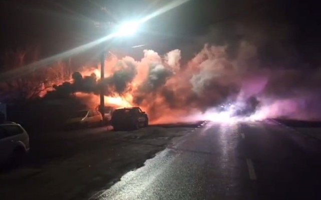 Incendiu în Crevedia, lângă fosta stație GPL. A fost emis un mesaj RO-ALERT. Video