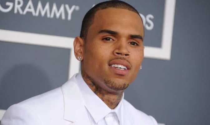 Chris Brown cere 500 de milioane de dolari după un documentar pe care îl consideră defăimător