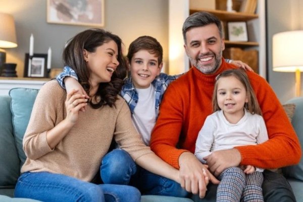 Părinții chiar au un copil preferat, potrivit științei. Copii favoriți sunt mai sănătoși și mai deștepti