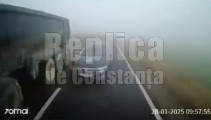 Imagini cu momentul accidentului dintre un TIR și un autoturism, produs ieri în Tulcea. Video