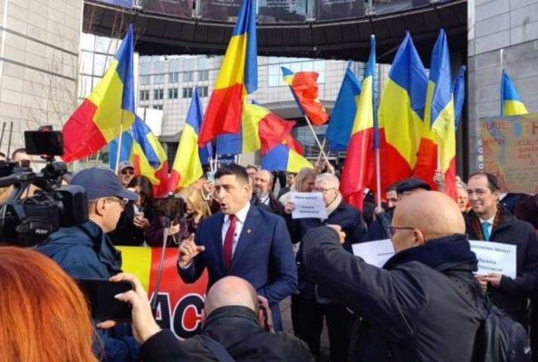 Protest AUR în fața Parlamentului European, împotriva anulării alegerilor prezidențiale