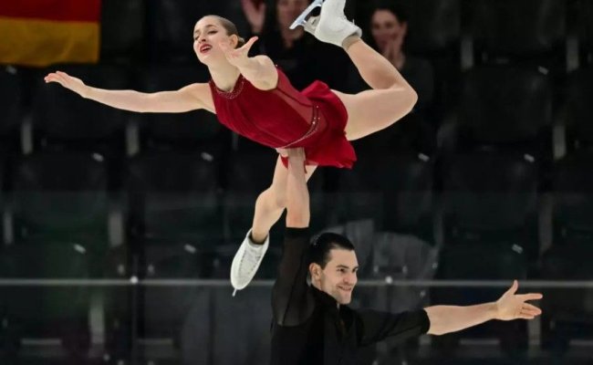 Patinaj artistic: Perechea germană Hase/Volodin a preluat conducerea după programul scurt, la Campionatele Europene de la Tallinn