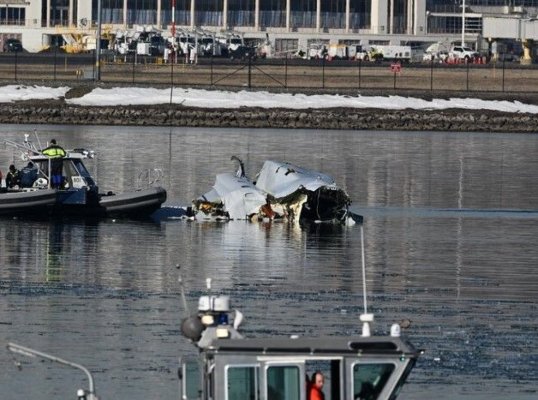 Un singur angajat făcea munca a 2 persoane, în turnul de control al Aeroportului din Washington, în ziua accidentului aviatic