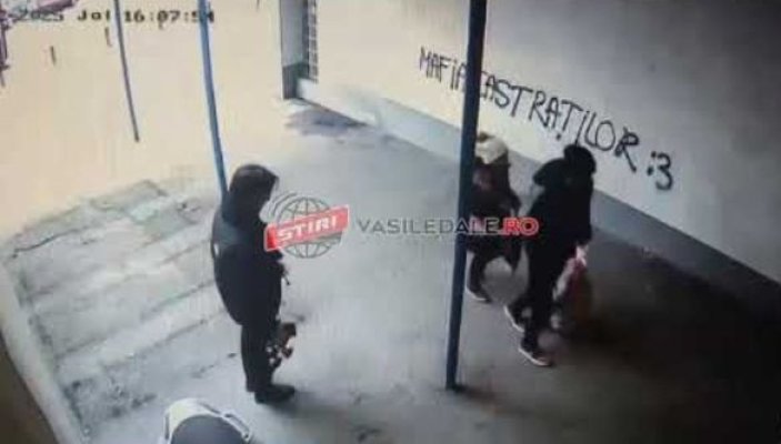 O femeie a fost jefuită în timp ce preotul îi sfințea apartamentul