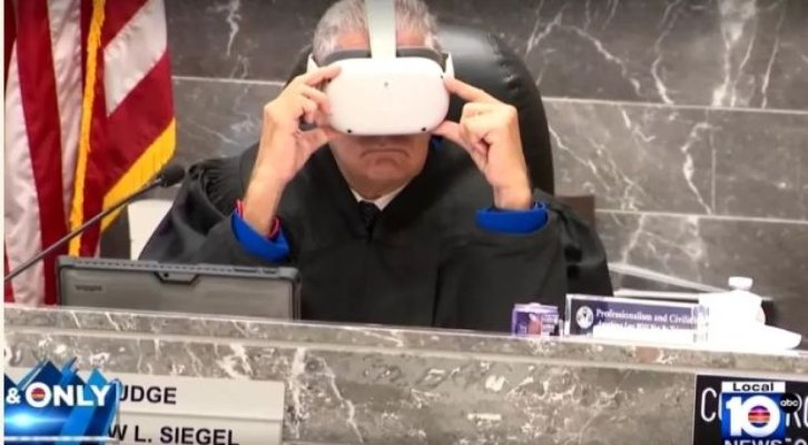 Un judecător a folosit o cască de realitate virtuală pentru a se pune în pielea acuzatului
