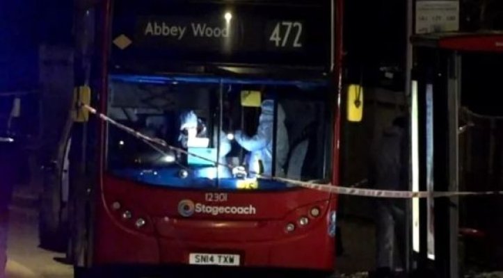 Crimă terifiantă într-un autobuz, un băiat de 14 ani a fost înjunghiat mortal