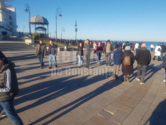Constănțenii s-au mutat pe Faleza Cazinoului. Cozi de mașini pe Valea Portului. Video
