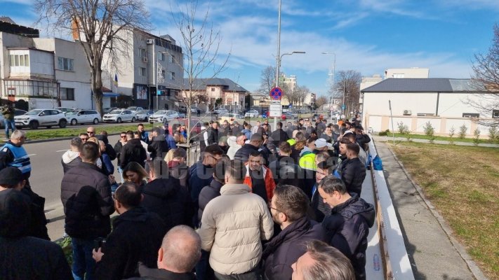 Polițiștii constănțeni au protestat împotriva Ordonaței Austerității, în fața sediului IPJ Constanța. Video