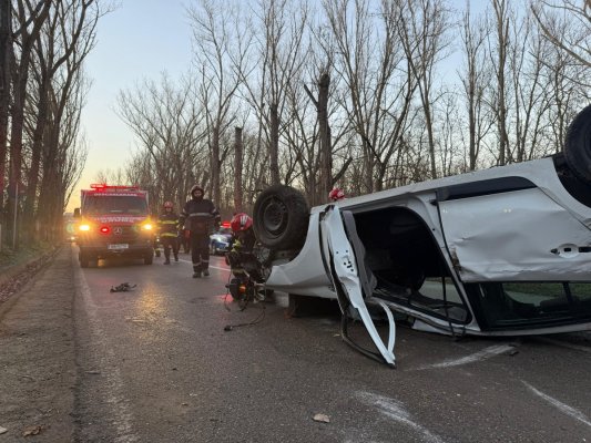 Un autoturism s-a răsturnat, la ieșire din Tulcea. 3 persoane au fost rănite. Video