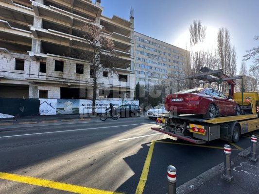 Un BMW de Ialomița a fost ridicat din stația de autobuz de pe Șoseaua Mangaliei. Video
