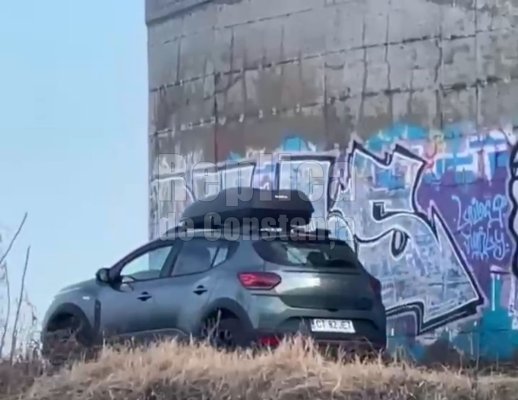 Mai nou, poți să intri cu mașina pe plajă, în extrasezon, și nu te întreabă nimeni de sănătate! Video 