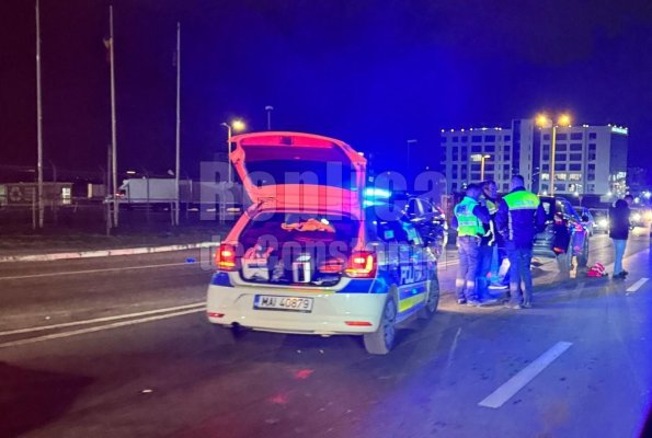 Femeie spulberată de o mașină, în zona METRO de pe bulevardul Aurel Vlaicu. Victima este inconștientă