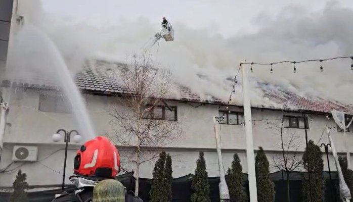 Incendiu de proporții la o clădire de birouri din Slatina. S-a trimis Mesaj Ro-Alert. Video