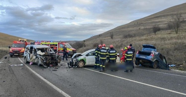 Doi copii de 2 ani şi patru adulţi au fost răniţi în urma unui accident