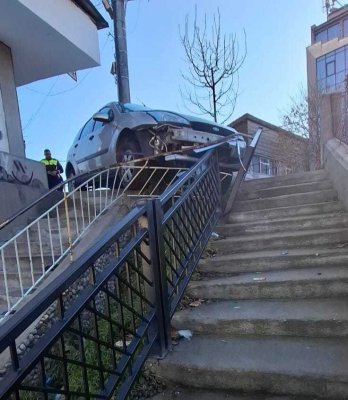 Doi pietoni, accidentaţi mortal de o maşină condusă de un începător