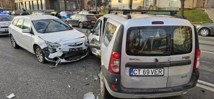 Accident rutier cu patru victime, în zona City Park Mall