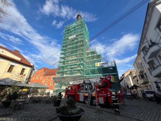 Un bărbat a căzut de la înălţime, în timp ce lucra la o biserică din Cluj-Napoca