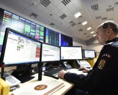 Un bărbat de 64 de ani a murit, după ce a căzut cu mașina într-o râpă de peste 50 de metri Un bărbat de 64 de ani a murit, după ce a căzut cu mașina într-o râpă de peste 50 de metri