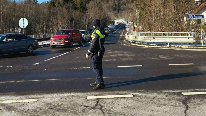 Cozi infernale pe DN1: turiștii revin spre București, după vacanța de Revelion. Poliția recomandă rute alternative