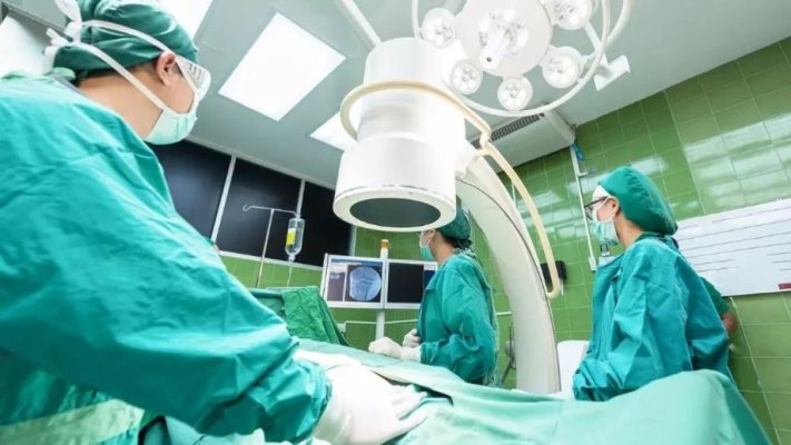 O pacientă a fost furată de colega de salon în timp ce se afla în sala de operații