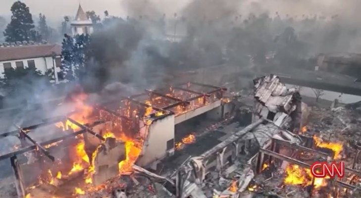 Cinci morţi și peste 1500 de clădiri distruse, în incendiile devastatoare din Los Angeles! Video