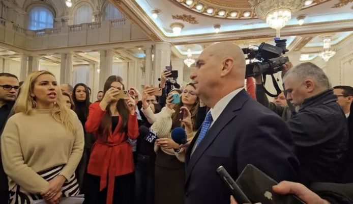 Răscoală în Senat, după anunțul disponibilizărilor! Sidicaliștii dau de pământ cu Ilie Bolojan. Video
