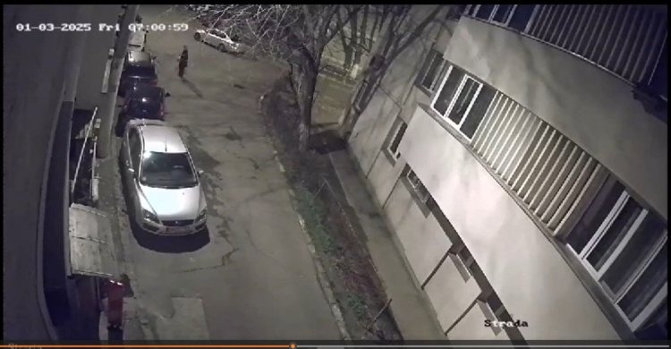 O tânără a dat foc unei mașini după ce a fost concediată de la salonul de masaj unde lucra. Video