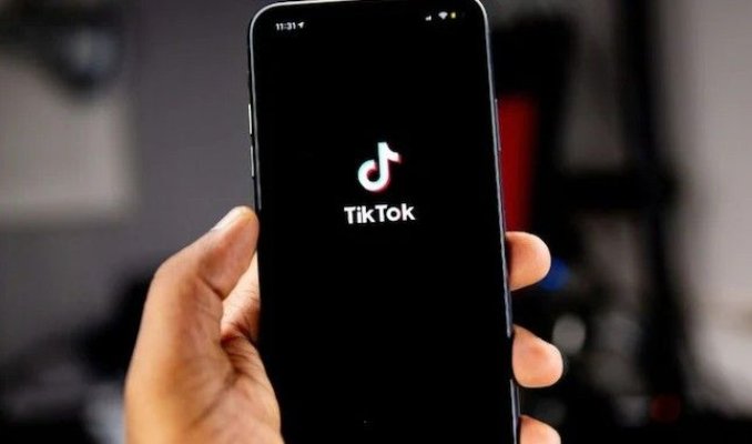 IPhone-urile cu aplicația TikTok instalată au ajuns să coste peste 3.000 de dolari