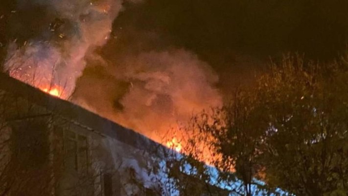 Incendiu într-o garsonieră din Slatina: 12 persoane, evacuate din bloc