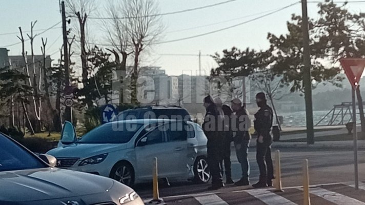 Accident rutier, în zona Aqua Magic, cu două mașini implicate! Video