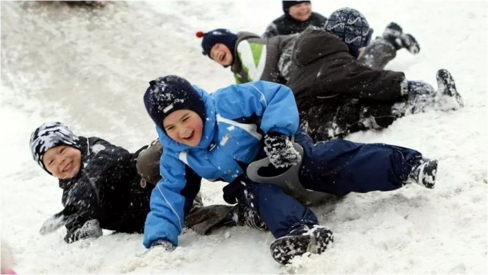 Școlile își redeschid porțile. Ce vacanțe mai au elevii până la sfârșitul anului școlar