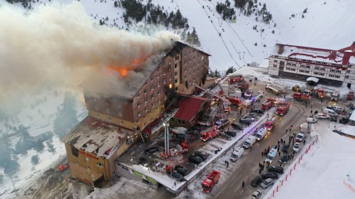 Incendiu devastator la un resort de schi: Mai multe persoane au murit, iar alte zeci au fost rănite, în Turcia. Video