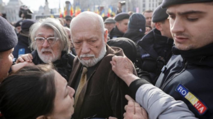 Gelu Voican Voiculescu, adus la Parchetul General pentru a fi inculpat în dosarul Mineriadei