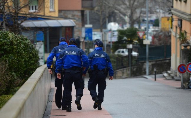 Caz halucinant. Studenți români săltați de polițiști la Belgrad. „Nu ni s-a comunicat motivul ”