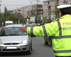 Filtre masive în Portul Constanța: Zeci de șoferi amendați și 10 certificate de înmatriculare retrase Filtre masive în Portul Constanța: Zeci de șoferi amendați și 10 certificate de înmatriculare retrase