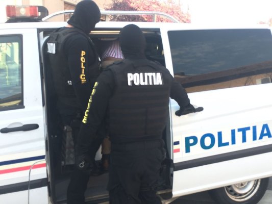 Membru al Grupării Sportivii, ridicat de polițișlti după ce și-ar fi violat nepoate în vârstă de 14 ani