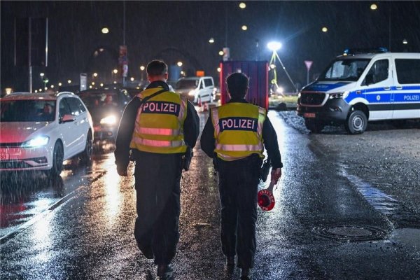 Un tânăr român se zbate între viață și moarte, după ce a fost înjunghiat de trei sirieni, în Germania