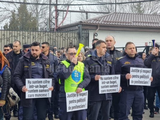 La pușcăria Poarta Albă, deținuții sunt păziți de bucătari, șoferi și secretari. Video