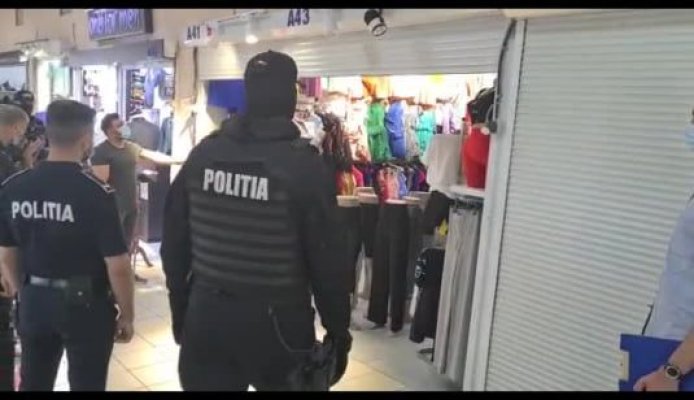 Patroana unui magazin din Mamaia... găsită la percheziții cu un pistol în seif! 