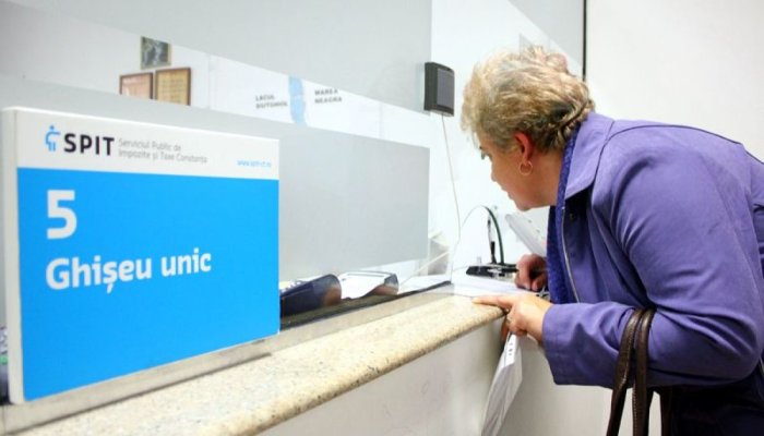 Românii care ridică tonul la angajații statului de la ghișeu riscă amenzi de până la 20.000 de lei