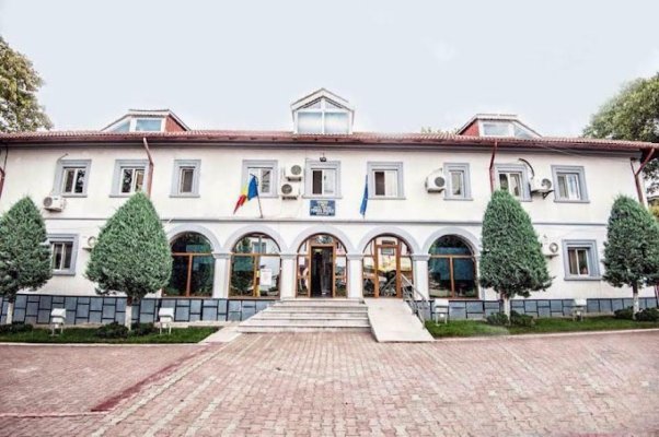 Primăria Năvodari organizează licitaţii în vederea închirierii spaţiilor situate în cadrul Centrului de Afaceri Năvodari