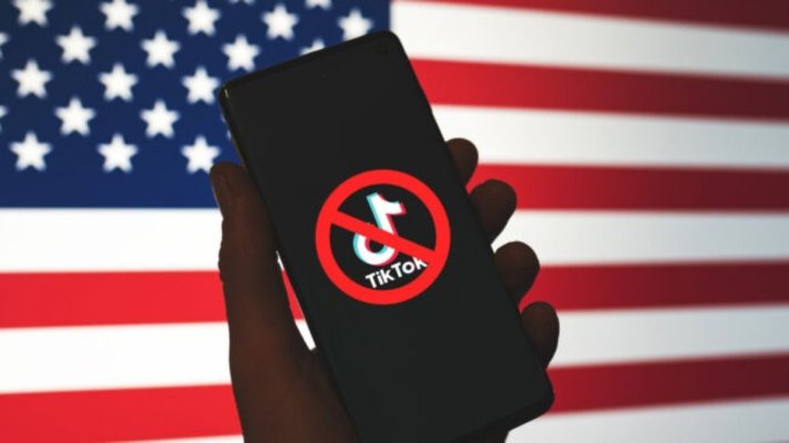 TikTok s-a închis în SUA, chiar înainte de intrarea în vigoare a unei noi legi de interzicere a platformei