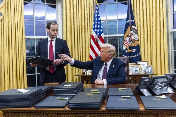 Donald Trump a semnat decretul așteptat de către toți susținătorii săi: A grațiat 1500 de oameni dintr-un foc