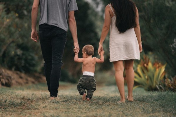 O mare parte dintre părinții cu copii mici pot să primească peste 600 de lei de la stat