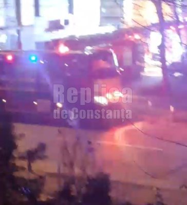 Mai multe garaje au luat foc,lângă Synevo. Fațada clinicii, afectată. Video