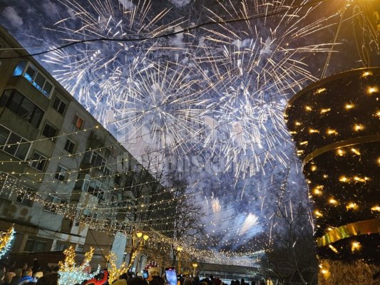 S-a aprins cerul deasupra Constanței.  A fost puhoi de lume la Revelionul din Piața Ovidiu! Video